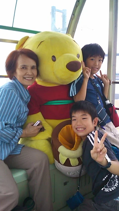 家族で出かけた幼少期の写真